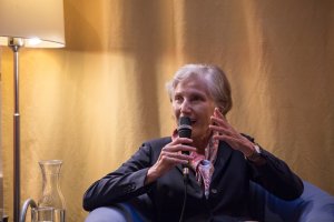 Irmgard Griss Podium TALK Figlhaus Wien Akademie für Dialog und Evangelisation Brückenbauer gesucht - in einem gespaltenen Land