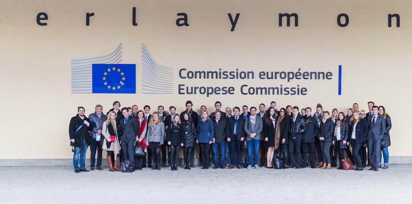 CIFE EU-Lehrgang Studienreise Berlaymont Gebäude Kommission Brüssel Gruppe StudentInnen