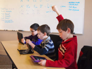 Schüler mit iPads