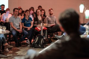 studenten publikum reinhold bilgeri tanja wehsely emmanuel fleckenstein talk wuk figlhaus wien akademie für dialog und evangelisation